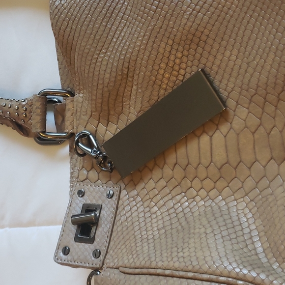 Kenneth Cole New York genuine leather purse - Picture 5 of 16